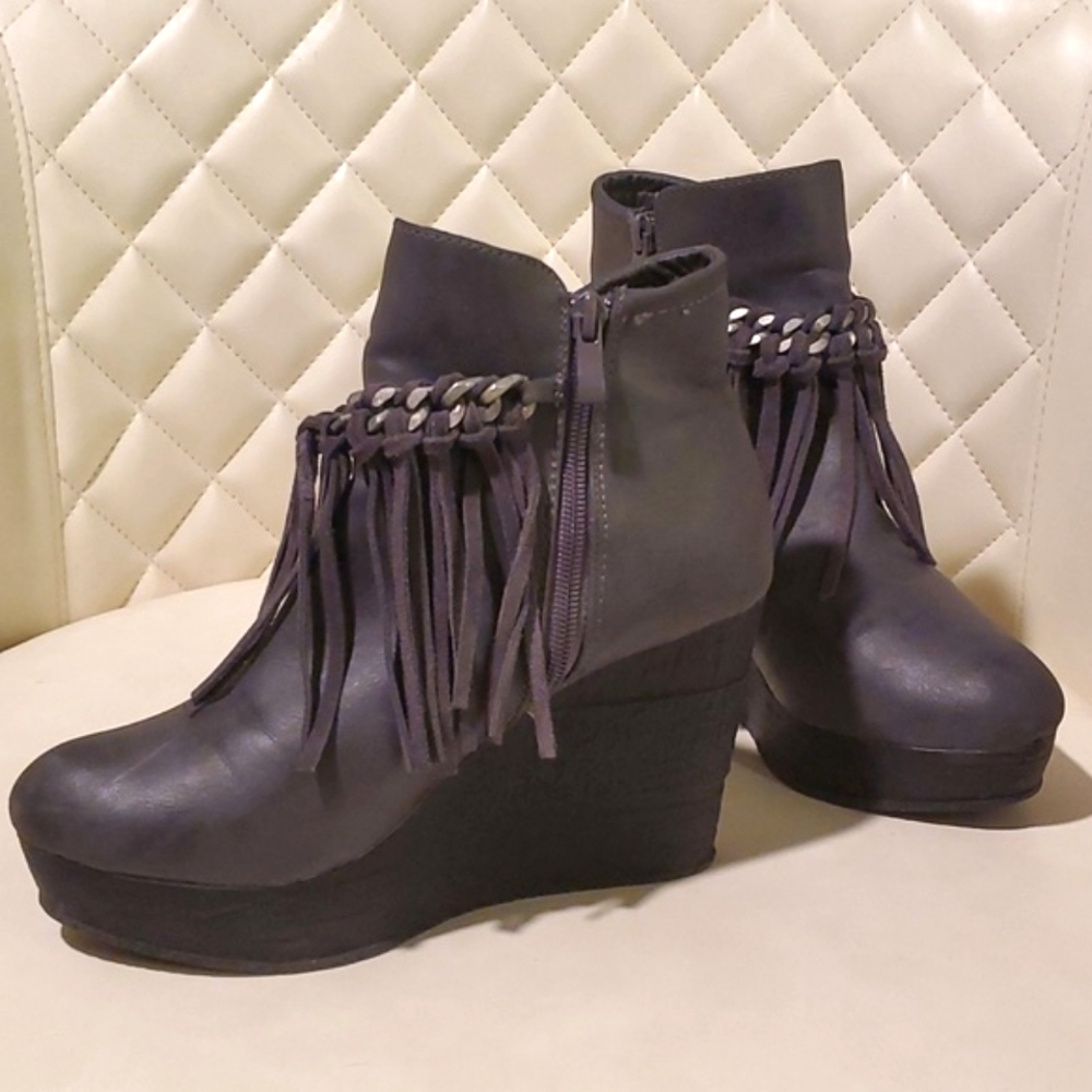 7.5 Goth Emo Sbicca Platform Boots ~ Grey Tassels ~ Gothic Heel Boots - Picture 2 of 7